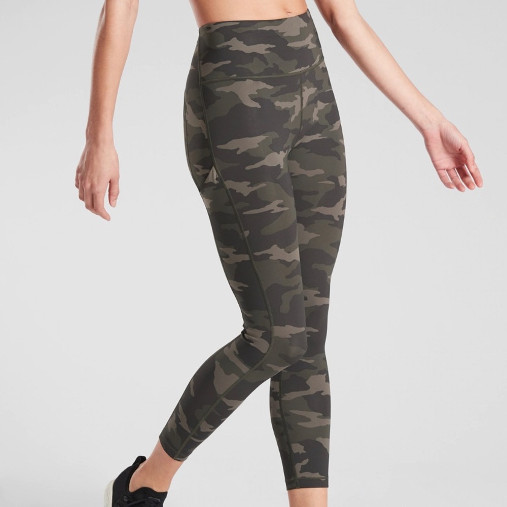 Athleta Ultimate Stash Pocket Camo 7/8 Tight